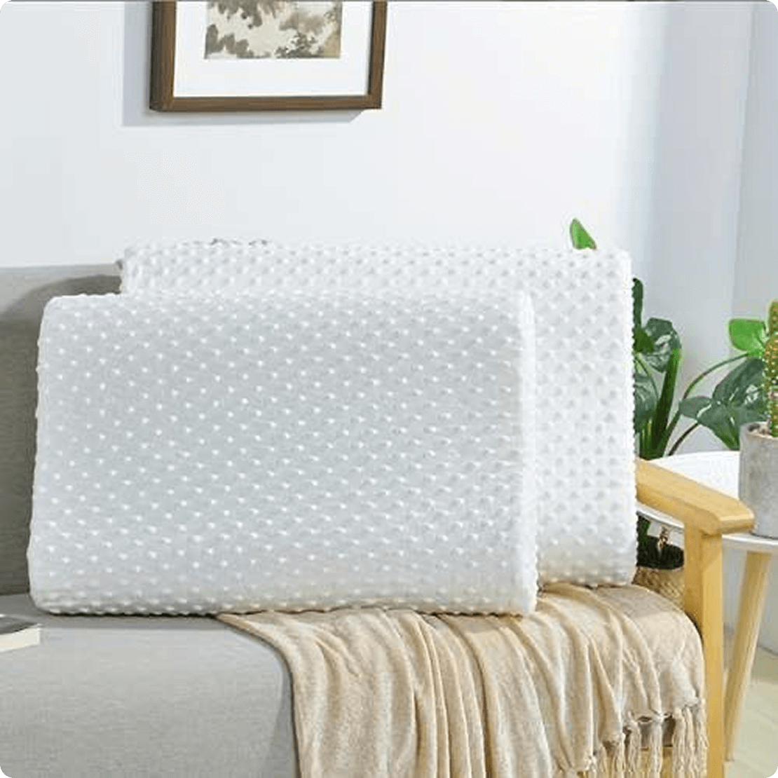 alt="Back of Spino pillow – breathable cover and curved shape"